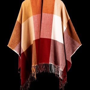 Causebox Siizu Poncho in Cranberry—NWT